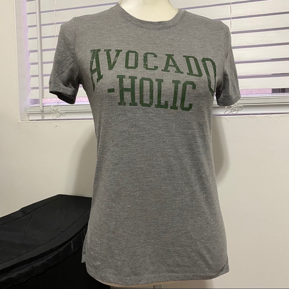 🌷3/$20 Avocado-Holic 🥑 T-Shirt